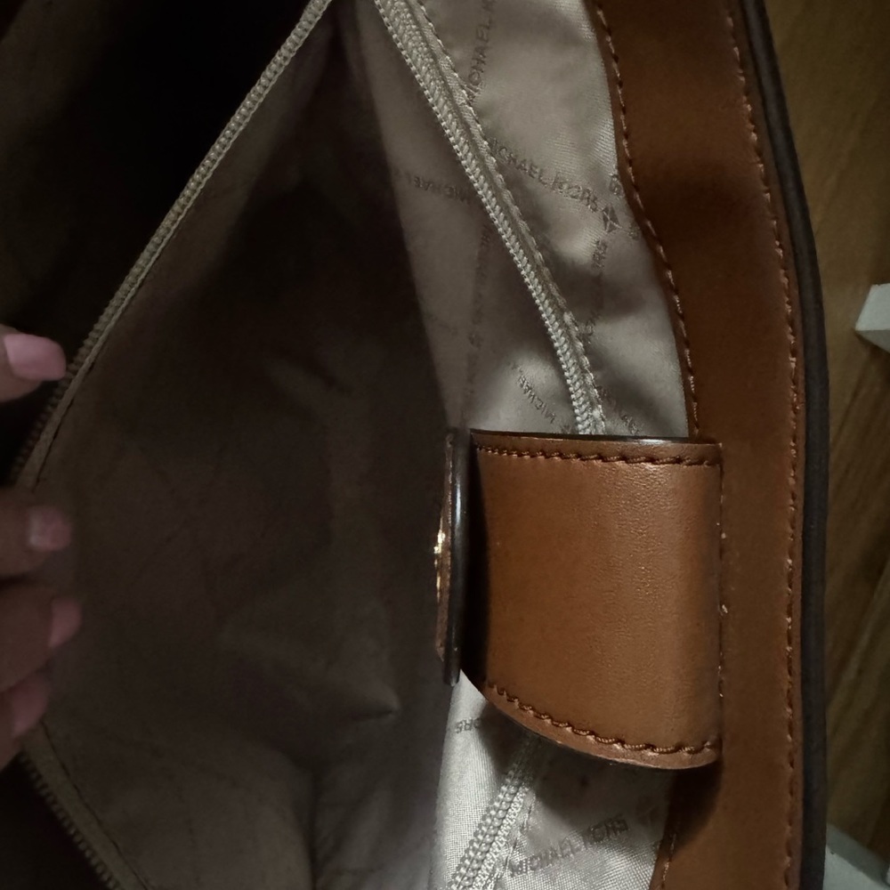 Michael Kors White Logo Tote with Brown Trim and Matching Wallet Set - Picture 9 of 13